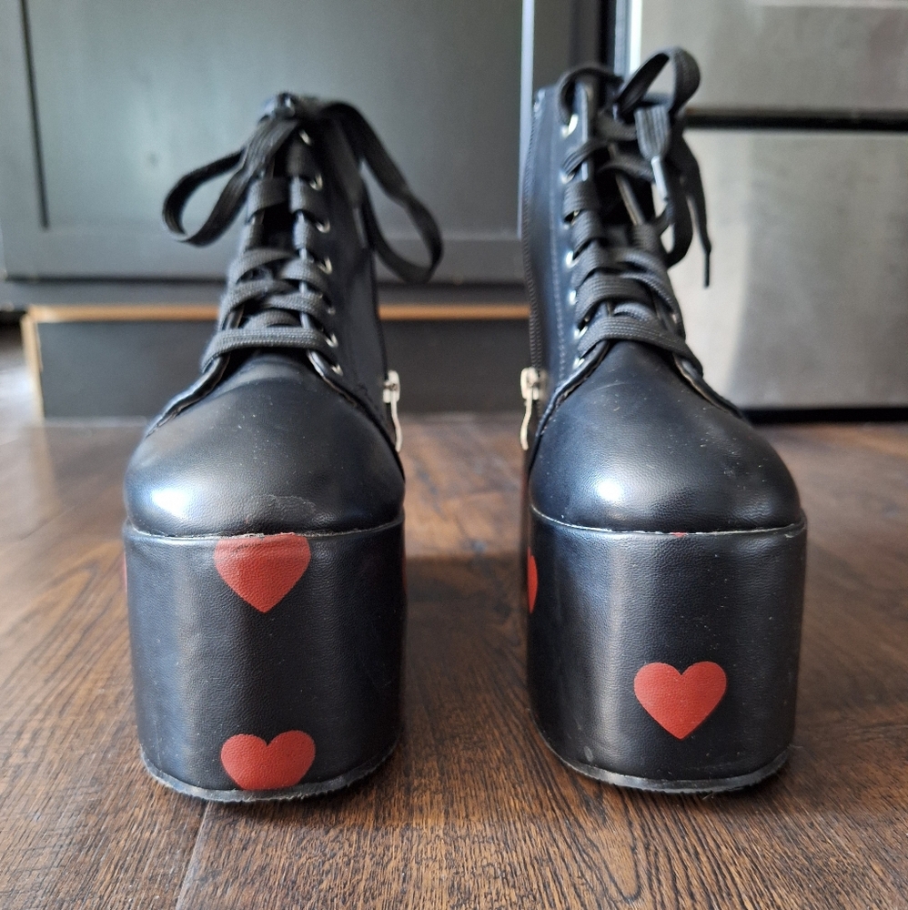 NY LA EST 1984 Black and Red Heart Platforms